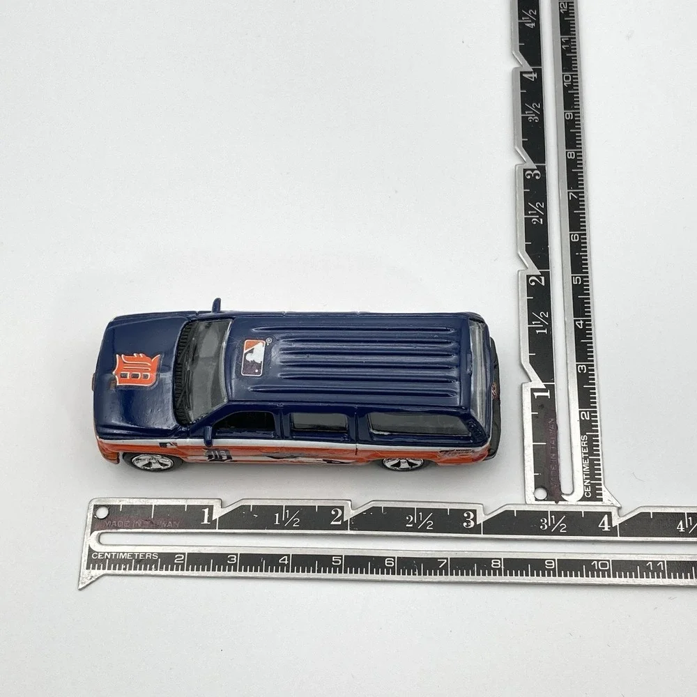 Motormax 2000 Chevy Suburban Detroit Tigers MLB Diecast Car 1:64 Scale 6030